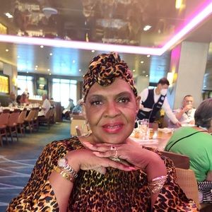 Meet your Posher, Sharon